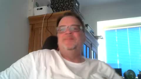 Snapshot of selftest4 chatting on September 12, 11:54 am selftest4 online show from September 12, 11:54 am