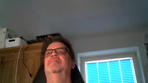 Snapshot of selftest4 chatting on October 27, 9:00 am selftest4 online show from October 27, 9:00 am