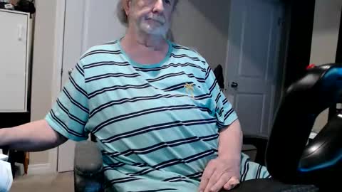 selkie2s online show from April 1, 7:00 pm