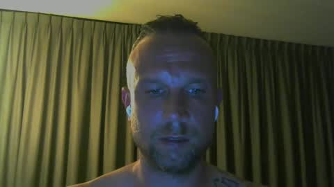 sence08 online show from March 15, 9:32 pm