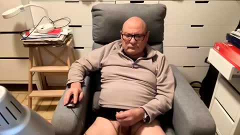 serge8413 online show from January 4, 1:52 am