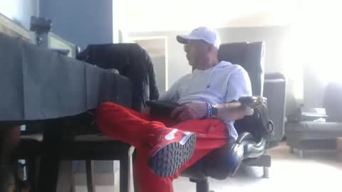 hetero serio discreto online show from January 29, 7:00 pm