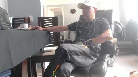 hetero serio discreto online show from February 22, 8:15 pm