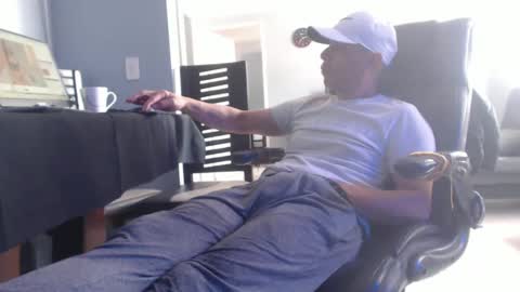 hetero serio discreto online show from February 20, 7:41 pm