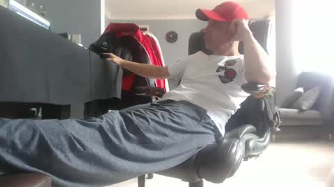 hetero serio discreto online show from January 19, 3:53 pm