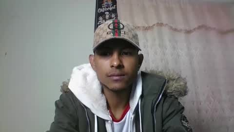 Snapshot of sexyleon69 chatting on February 19, 12:33 pm Sexy leon online show from February 19, 12:33 pm