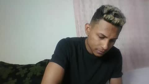 Snapshot of sexyleon69 chatting on December 30, 9:40 pm Sexy leon online show from December 30, 9:40 pm