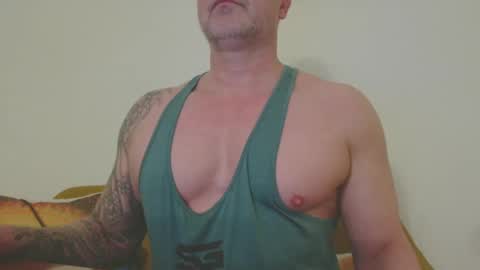 Snapshot of show_on_for_you chatting on February 25, 9:35 pm show_on_for_you online show from February 25, 9:35 pm