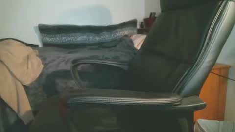 shyboyhugecum2020 online show from November 10, 3:33 am