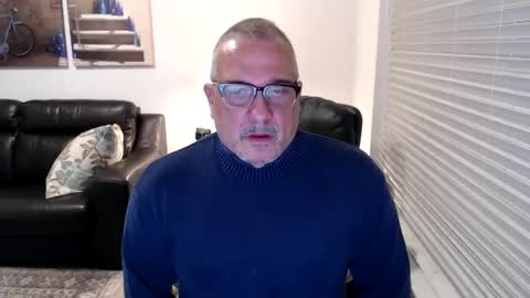 Snapshot of silveroli187 chatting on February 11, 2:24 pm silveroli187 online show from February 11, 2:24 pm