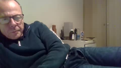 Snapshot of simon56691 chatting on December 19, 6:45 pm simon56691 online show from December 19, 6:45 pm