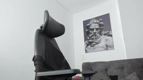 simon_leon01 online show from September 30, 11:47 am