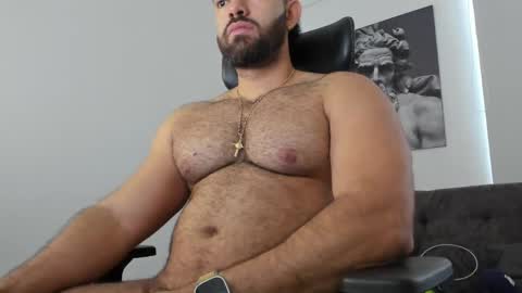 simon_leon01 online show from April 10, 12:34 pm