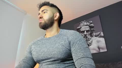 simon_leon01 online show from December 12, 11:29 am