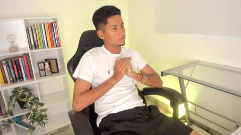 skinny_dlhh online show from March 27, 11:05 pm