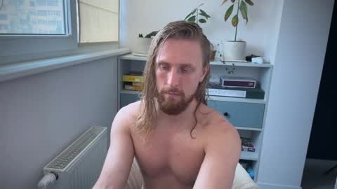 sky_guy25 online show from October 2, 8:18 am