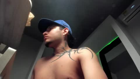 sky_wild online show from May 19, 1:56 am