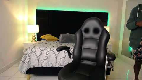 SKYLERBIGXXX online show from April 20, 4:15 am