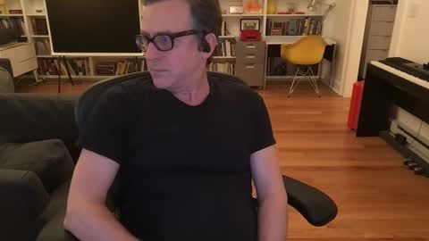 Skyline3371 online show from February 8, 7:15 am