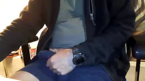 Snapshot of slogrow_uncut chatting on December 2, 5:02 pm SlowGrow Uncut online show from December 2, 5:02 pm