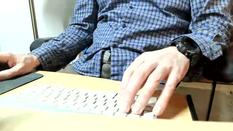 Snapshot of slogrow_uncut chatting on December 12, 6:42 pm SlowGrow Uncut online show from December 12, 6:42 pm