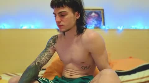 Gus online show from February 12, 2:06 am