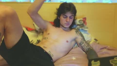 Gus online show from April 10, 3:52 pm