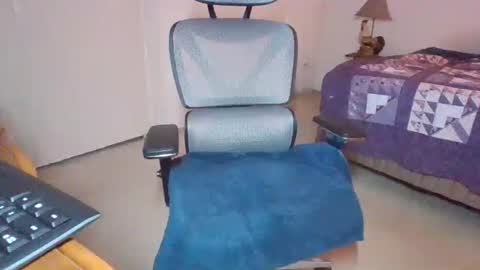 Snapshot of smallguyx chatting on September 18, 6:15 am smallguyx online show from September 18, 6:15 am