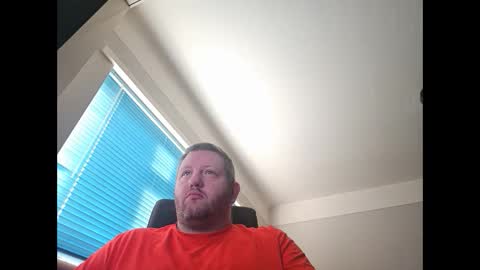 smallone19832 online show from December 6, 9:43 am