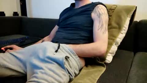 Snapshot of smokeandwatching chatting on January 20, 7:57 pm Smokeandwatching online show from January 20, 7:57 pm