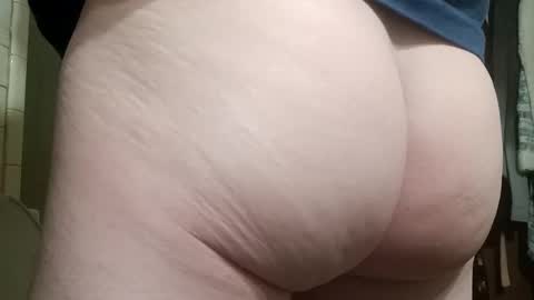 Snapshot of smokewagon22 chatting on January 22, 9:46 am smokewagon22 online show from January 22, 9:46 am