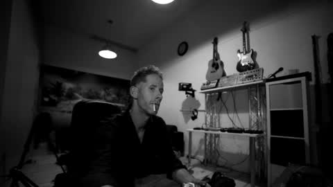 sneaky1985 online show from December 21, 5:10 pm