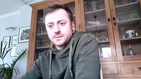 snoecks online show from March 1, 2:17 pm