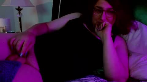 Snapshot of softenbyyy chatting on September 15, 3:08 am chubby enby sissy online show from September 15, 3:08 am