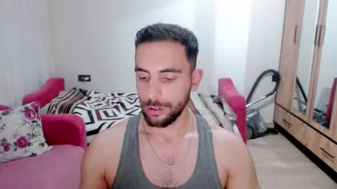 luis online show from February 25, 10:33 pm