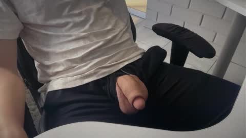 Snapshot of stanleymiller chatting on October 16, 9:28 am StanleyMiller online show from October 16, 9:28 am