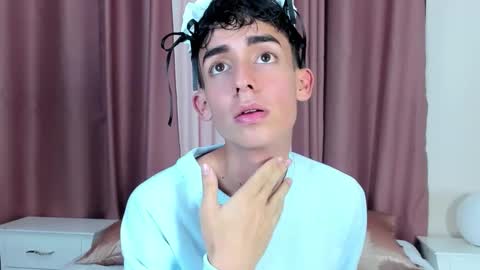 Ethan online show from December 22, 1:19 pm