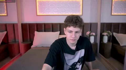 Esrefan online show from February 11, 7:30 pm