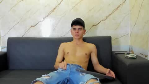 friends online show from December 23, 6:22 am