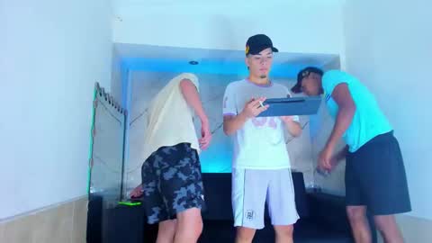 friends online show from November 17, 4:48 am