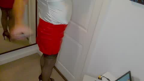 stockings_stockings online show from June 7, 6:04 pm