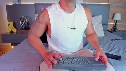 Stone Lee  online show from February 1, 8:29 am