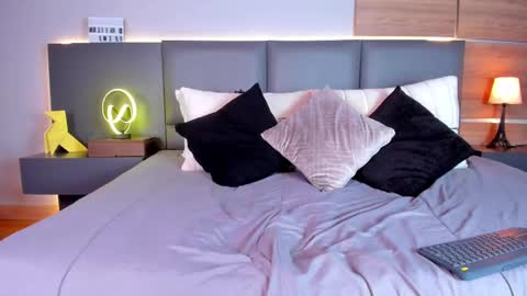 Stone Lee  online show from February 23, 6:44 am