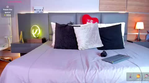 Stone Lee  online show from February 20, 12:36 pm