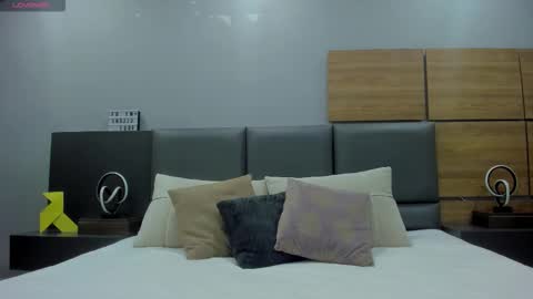 Stone Lee  online show from October 12, 8:36 pm