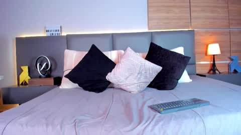 Stone Lee  online show from February 12, 7:55 am