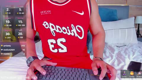 Stone Lee  online show from January 8, 7:13 am