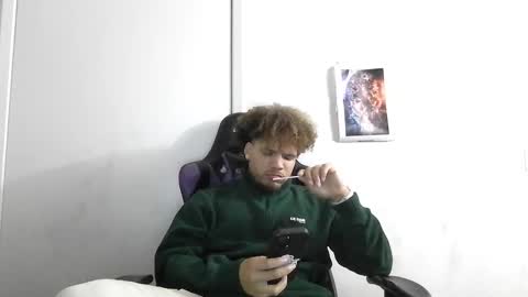 Snapshot of str8dj chatting on September 23, 4:23 am Dj online show from September 23, 4:23 am