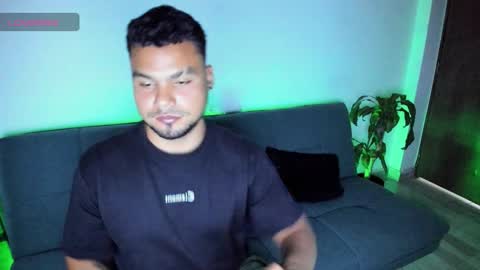 straight_boys_hornys online show from March 1, 4:34 am