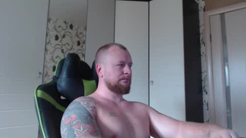 Snapshot of strongass18 chatting on October 21, 8:39 am Alex online show from October 21, 8:39 am